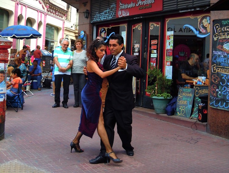 Tango dancers on the streets of San Telmo, Buenos Aires