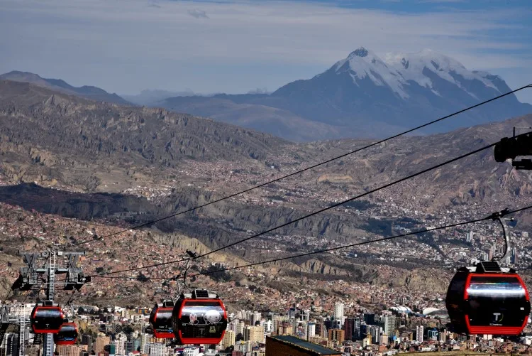 The teleferico in La Paz, an unmissable experience travelling in Bolivia.