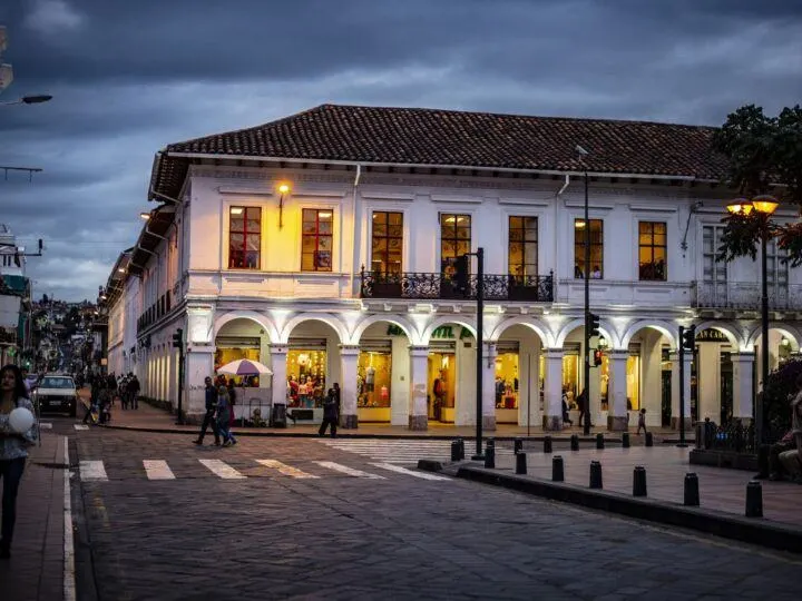 Night view of the Plaza Principal in Arequipa 